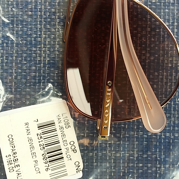 Nwt. Coach YAN jeweled pilot aviator sunglasses gold trim. - Picture 8 of 9